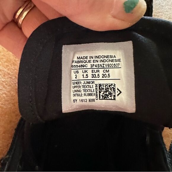 CHUCK Taylor’s in black on black hi tops sz 2 - Picture 4 of 4